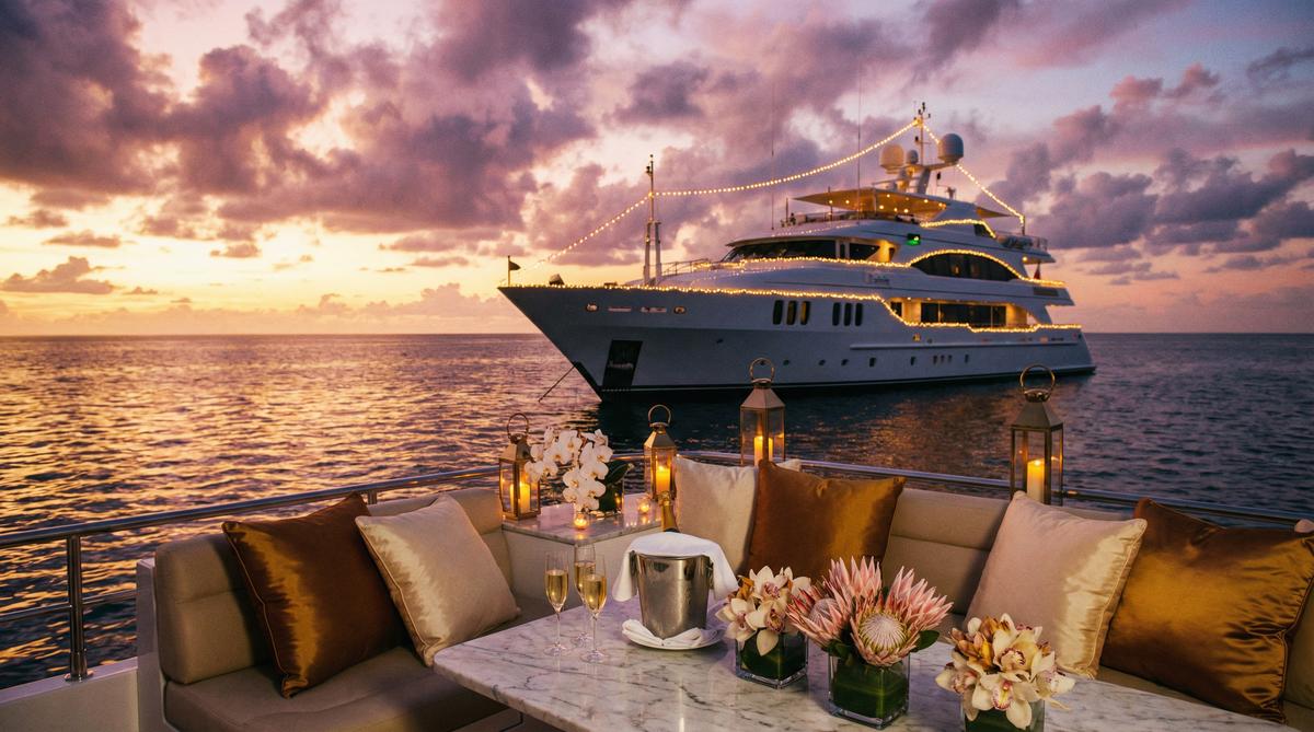 福利导航传媒比基尼女孩游艇传媒派对